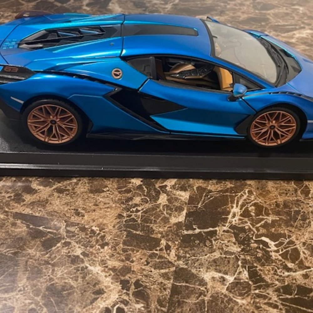 maisto 1:18 Lamborghini  Sian FKP 37